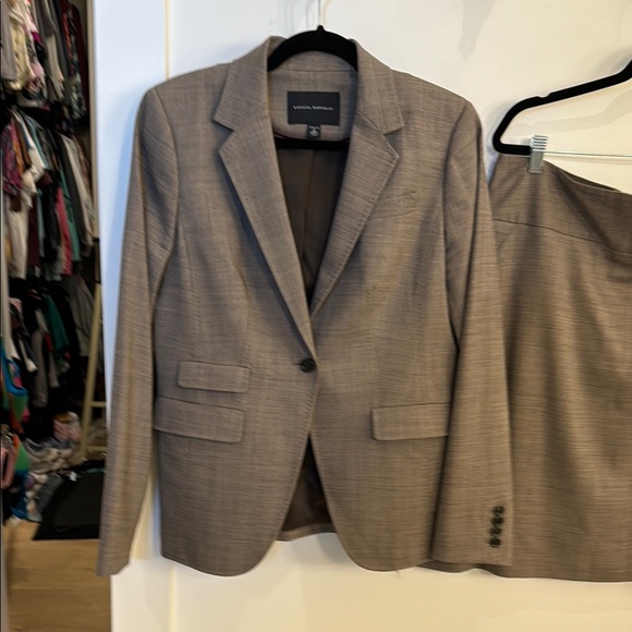 Banana Republic Brown Blazer and Skirt Set - Picture 2 of 8